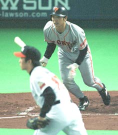 黄��ルーキー対�Mを��した���H・����は�Bダイエー・�s��から�G�^����満塁のチャンスで��塁��を��ち�����ӡ�