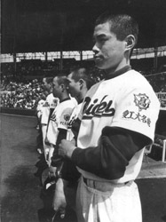 Ichiro050-1.JPG (20705 bytes)